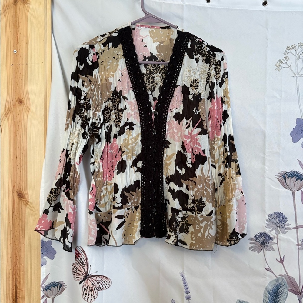 Chic Floral Blouse with Black Accents
